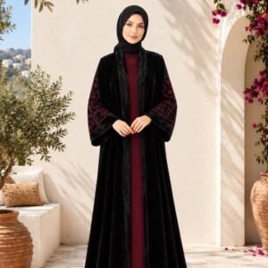 عباية مخمل بنقشة أويما بالأحجار، مخططة أسود ووردي (روبي أسود)